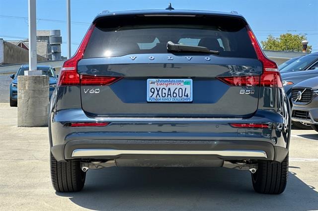 2026 Volvo V60 Cross Country Plus - Photo 4
