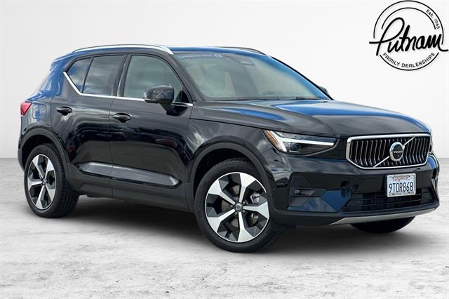 2025 Volvo XC40 SUV 