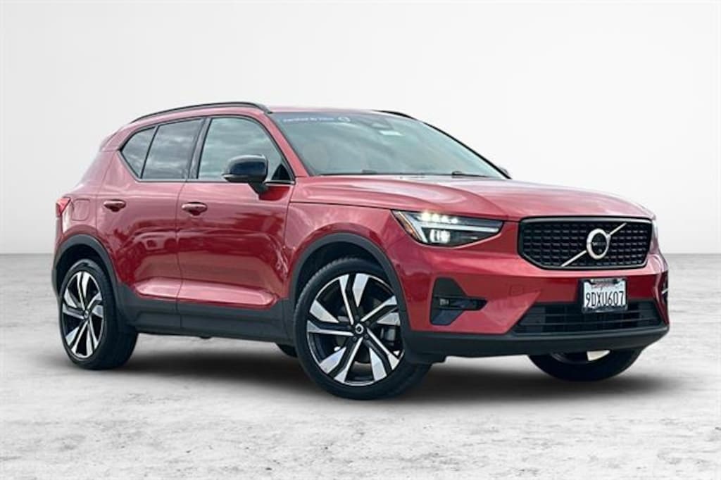 Certified 2023 Volvo XC40 B5 Ultimate Dark Theme SUV