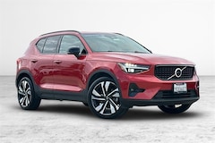 2023 Volvo XC40 B5 Ultimate Dark Theme SUV