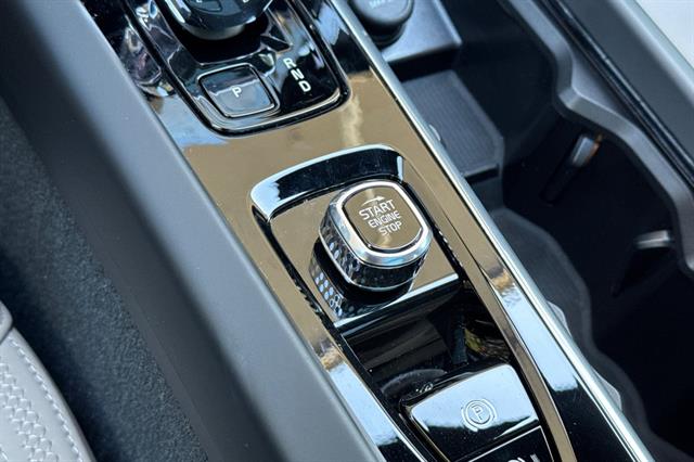 2026 Volvo XC60 Plus - Photo 25