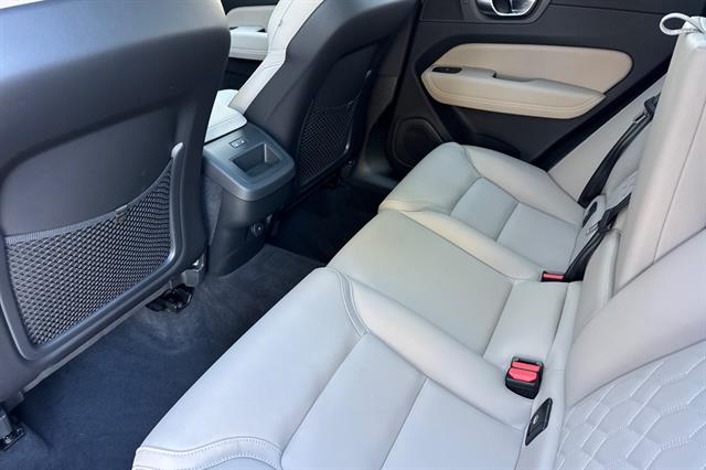 2026 Volvo XC60 Plus - Photo 12