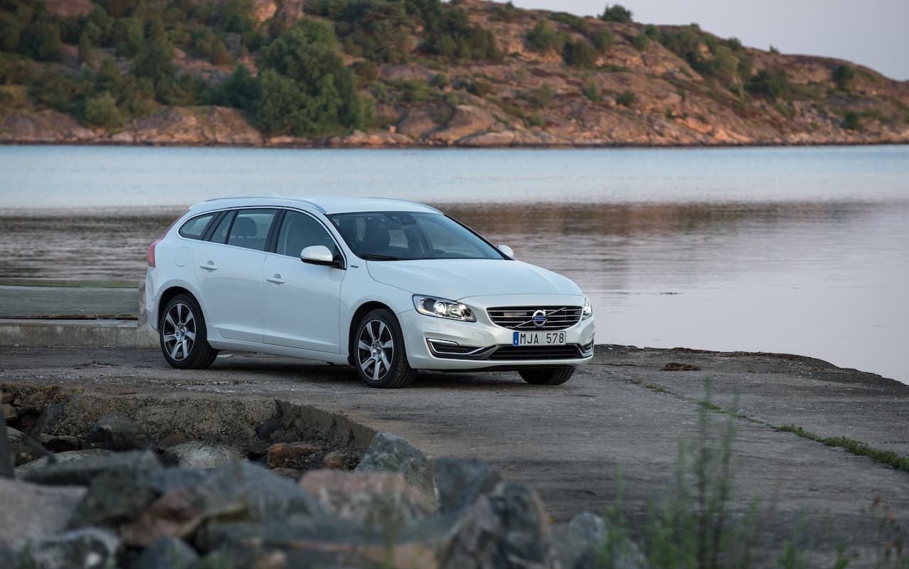 124546_Volvo_V60_Plug-In_Hybrid Vehicle.jpg