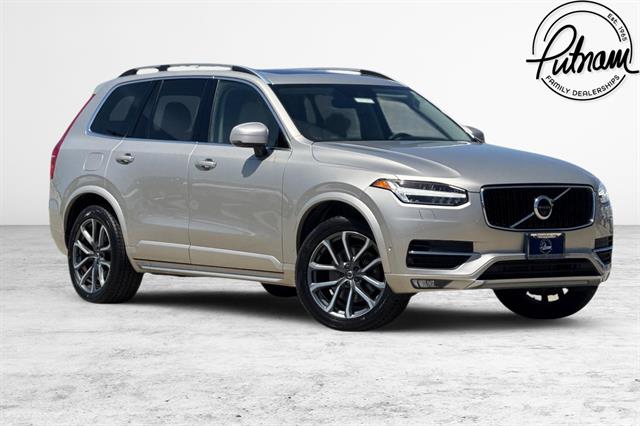 2017 Volvo XC90 T6 AWD Momentum's photo