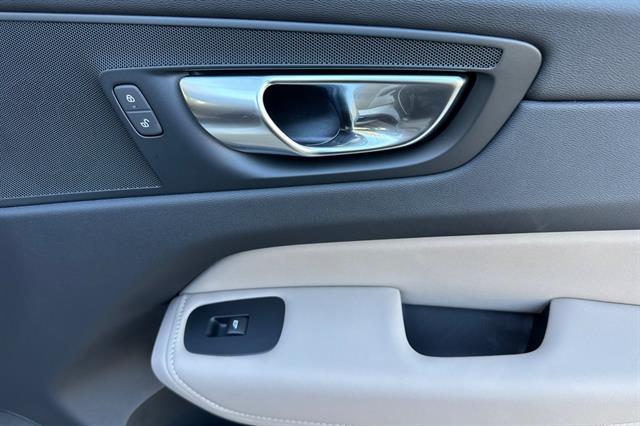 2026 Volvo XC60 Plus - Photo 19