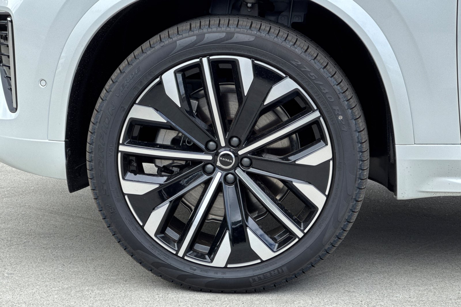2026 Volvo XC90 Plus - Photo 26