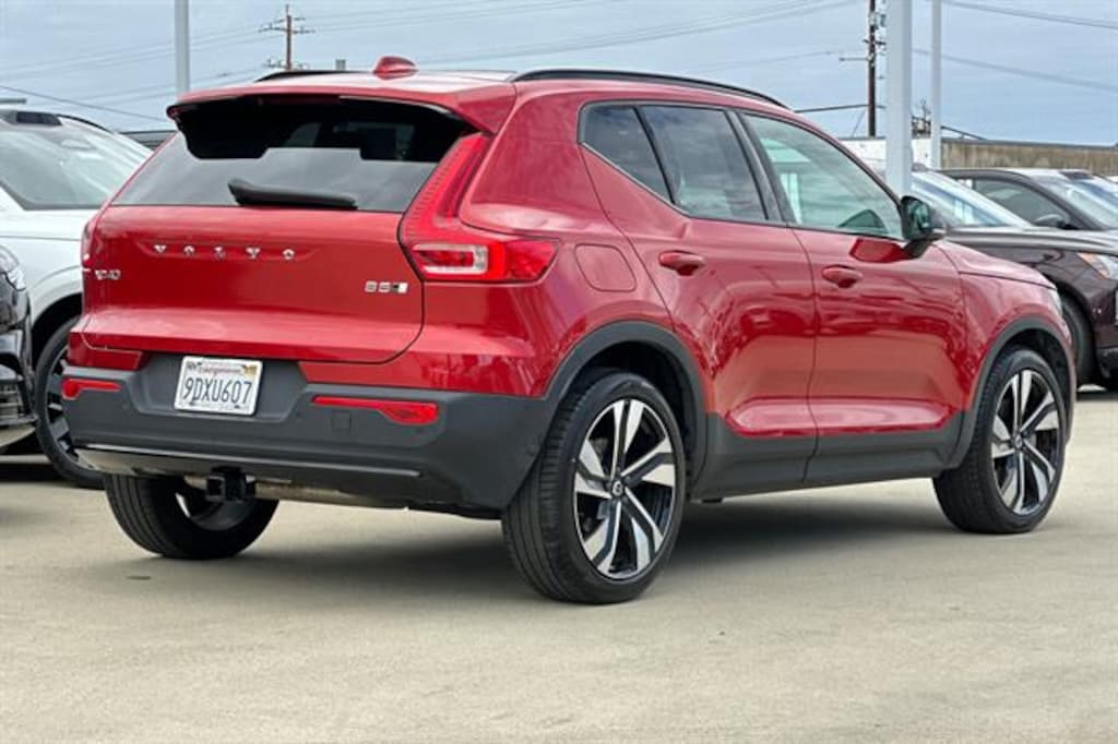 Certified 2023 Volvo XC40 B5 Ultimate Dark Theme SUV