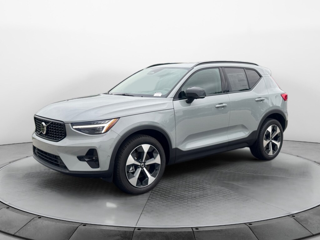 New 2026 Volvo XC40 B5 Plus SUV