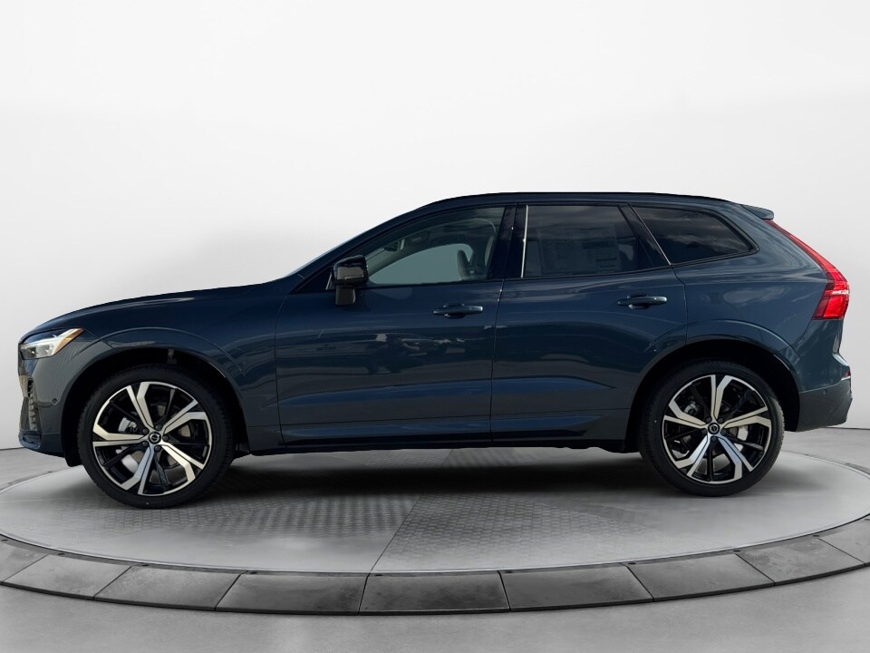 2025 Volvo XC60 B5 photo 4