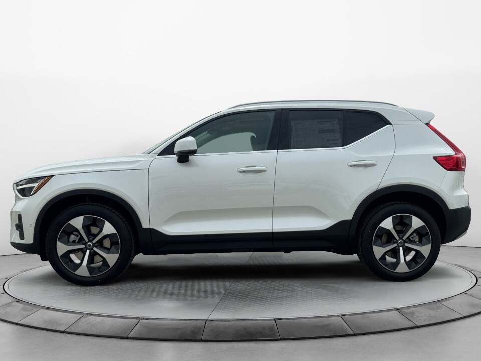 2025 Volvo XC40 Plus photo 4