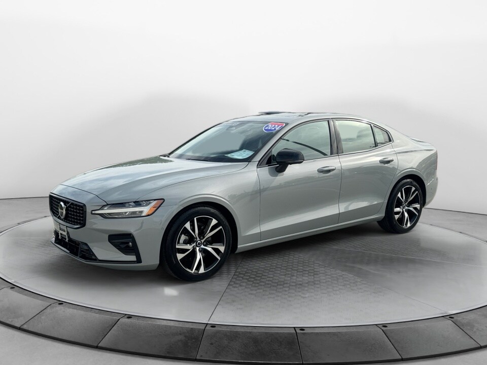 2024 Volvo S60 B5 Plus photo 3