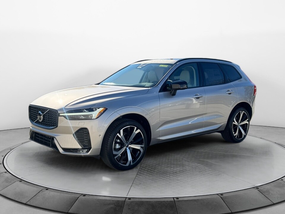 2025 Volvo XC60 B5 photo 3