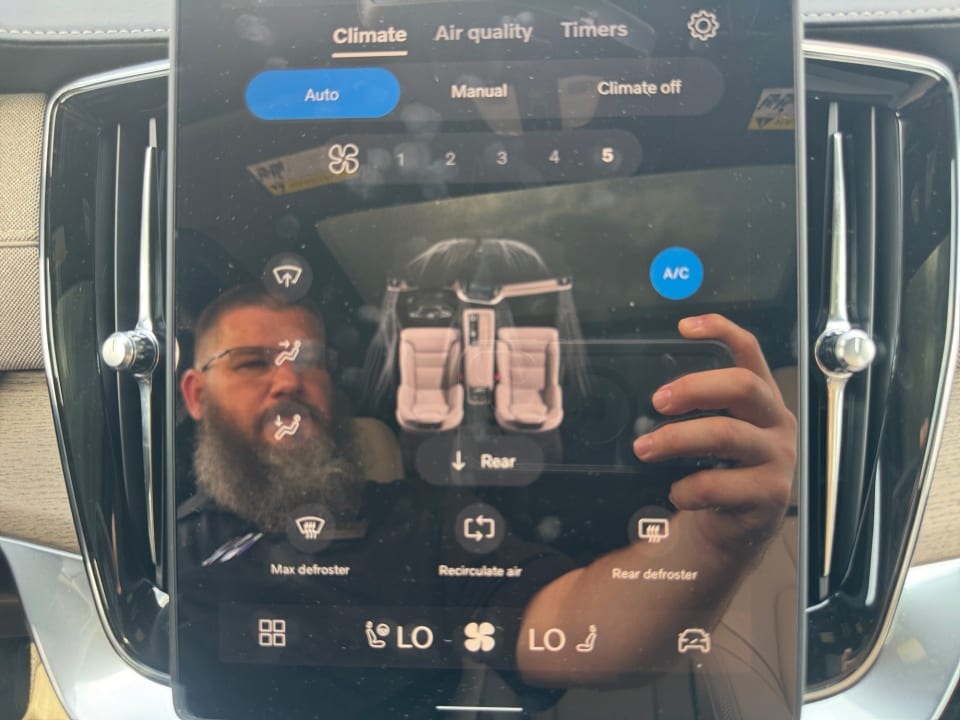 2026 Volvo XC90 Plus - Photo 18