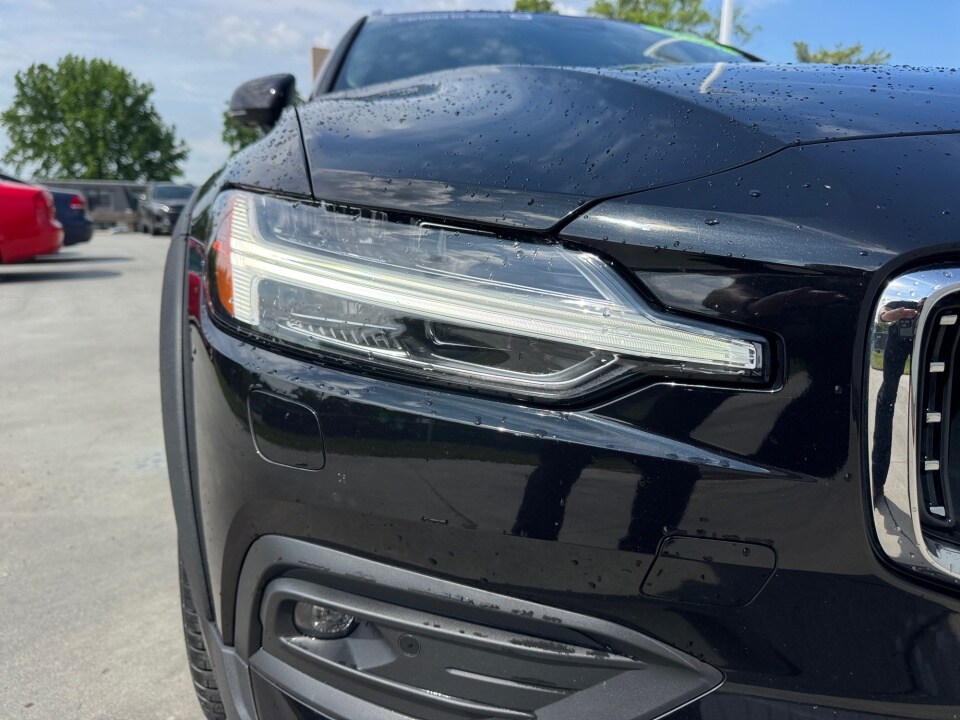 2025 Volvo V60 Cross Country Plus - Photo 24