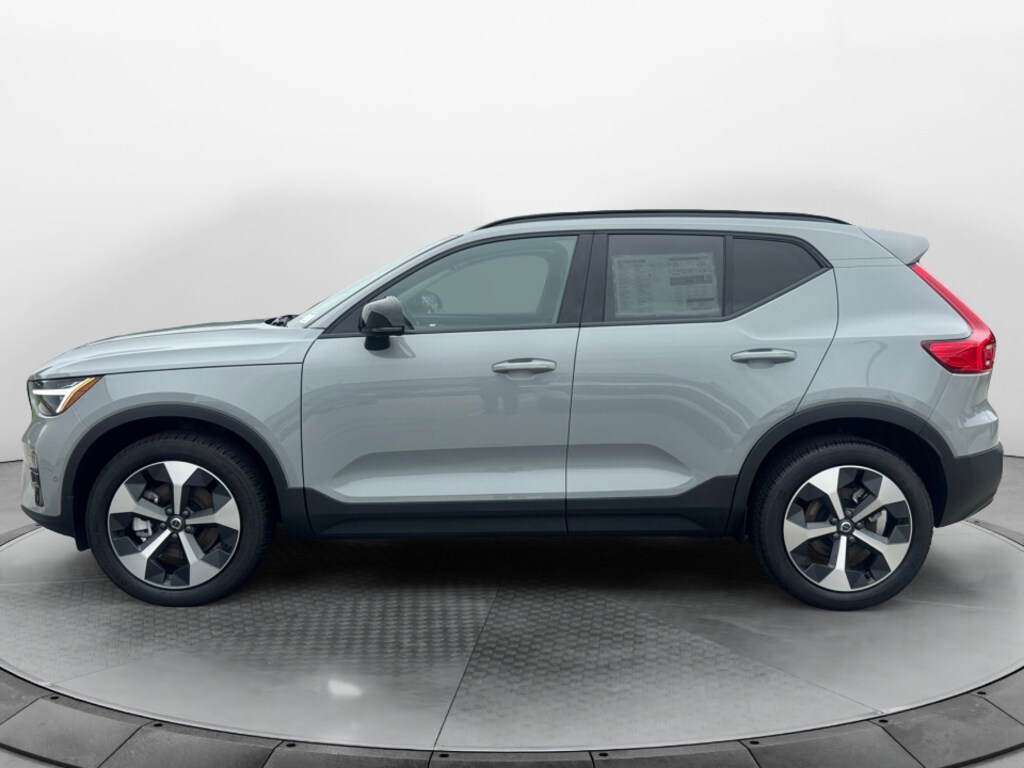 New 2026 Volvo XC40 B5 Plus SUV