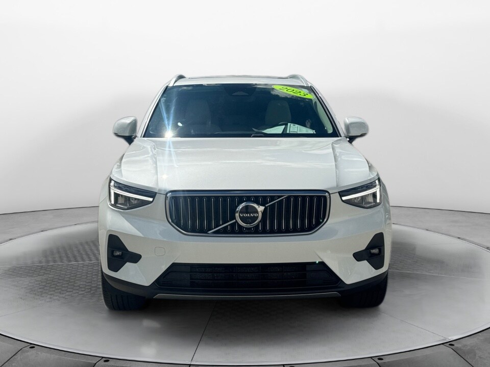 2023 Volvo XC40 Plus photo 2