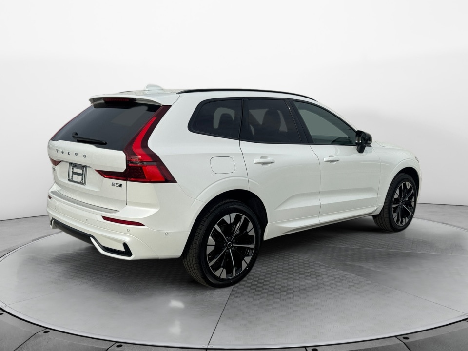 2026 Volvo XC60 Plus - Photo 7