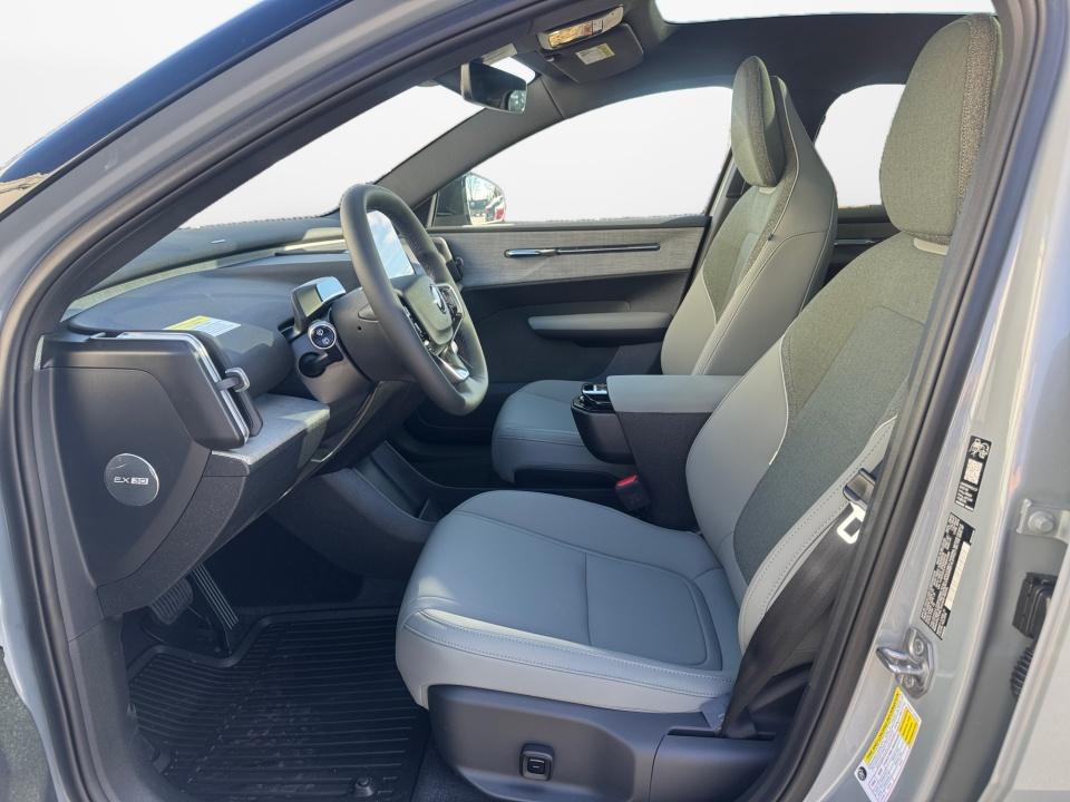 2026 Volvo EX30 Ultra - Photo 9