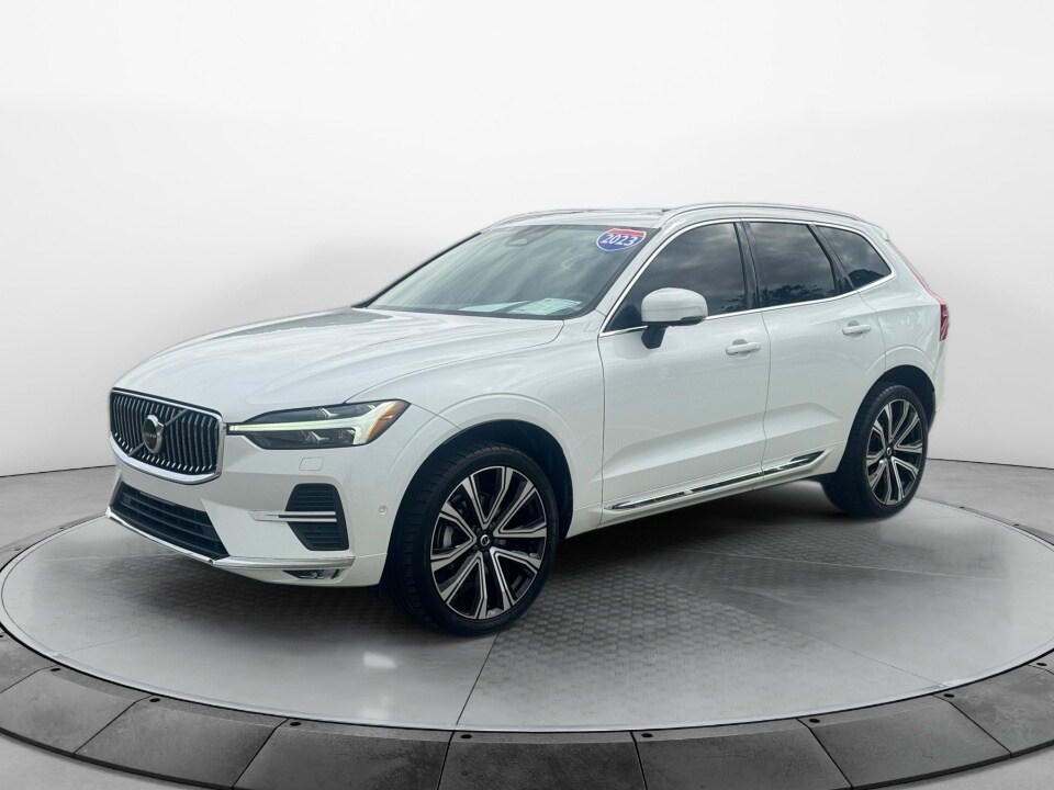 2023 Volvo XC60 B5 Ultimate photo 3