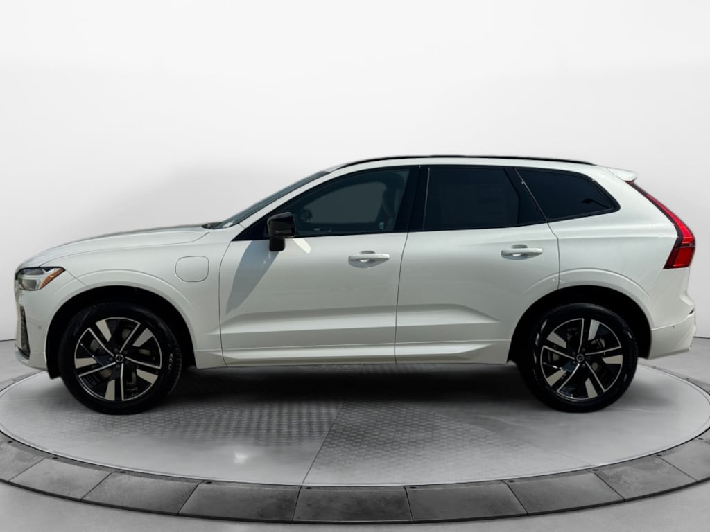 New 2026 Volvo XC60 plug-in hybrid T8 Plus SUV