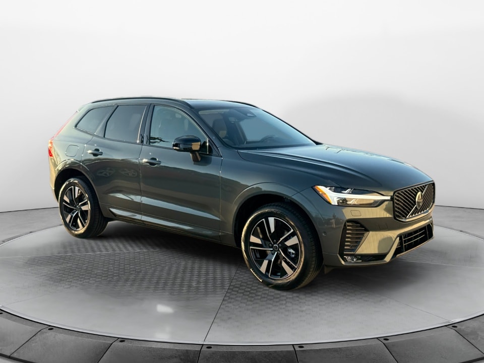 2026 Volvo XC60 Plus's photo