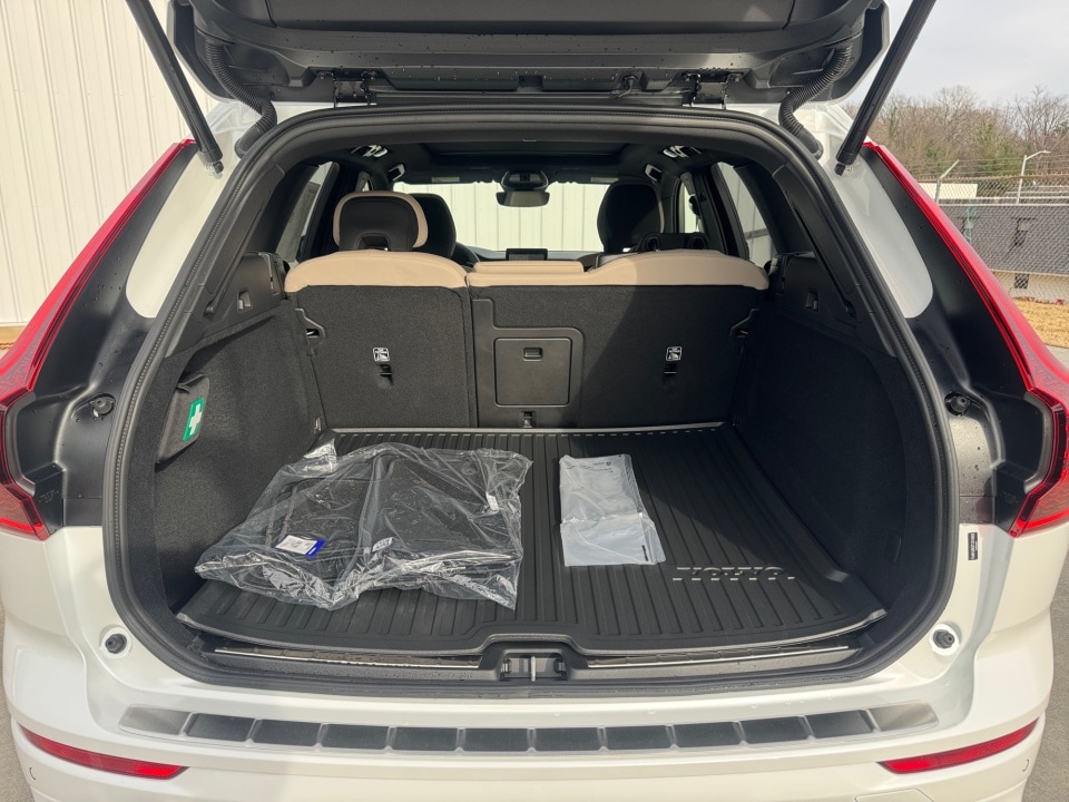 2026 Volvo XC60 Plus - Photo 15