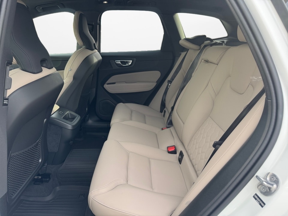 2026 Volvo XC60 Plus - Photo 13