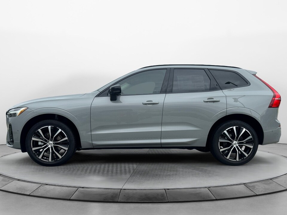 2025 Volvo XC60 B5 Plus photo 4
