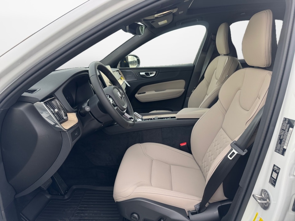 2026 Volvo XC60 Plus - Photo 9