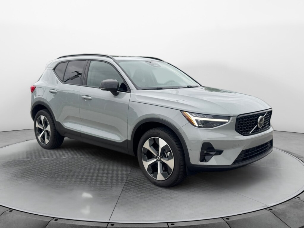 New 2026 Volvo XC40 B5 Plus SUV