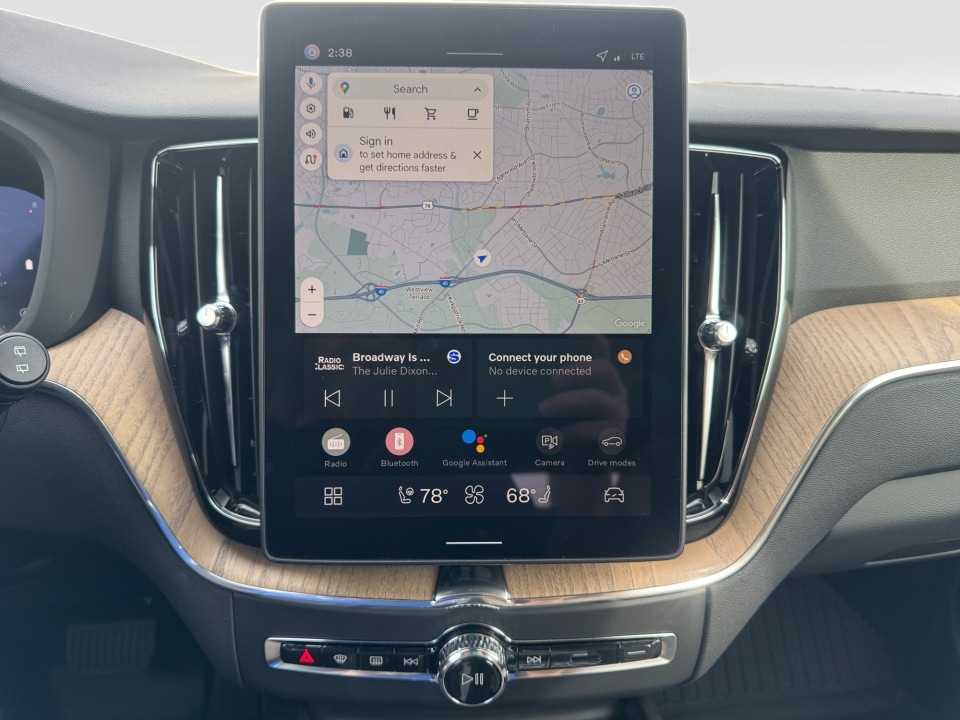 2026 Volvo XC60 Plus - Photo 17