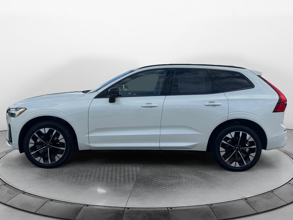 2026 Volvo XC60 B5 Plus photo 4