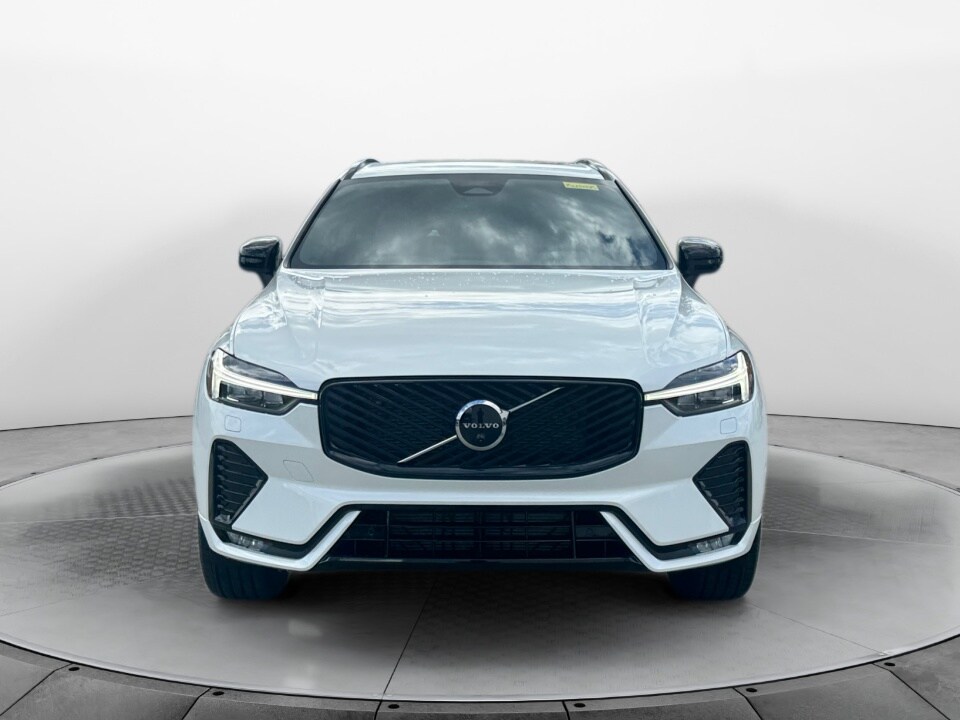 2026 Volvo XC60 B5 Plus photo 2