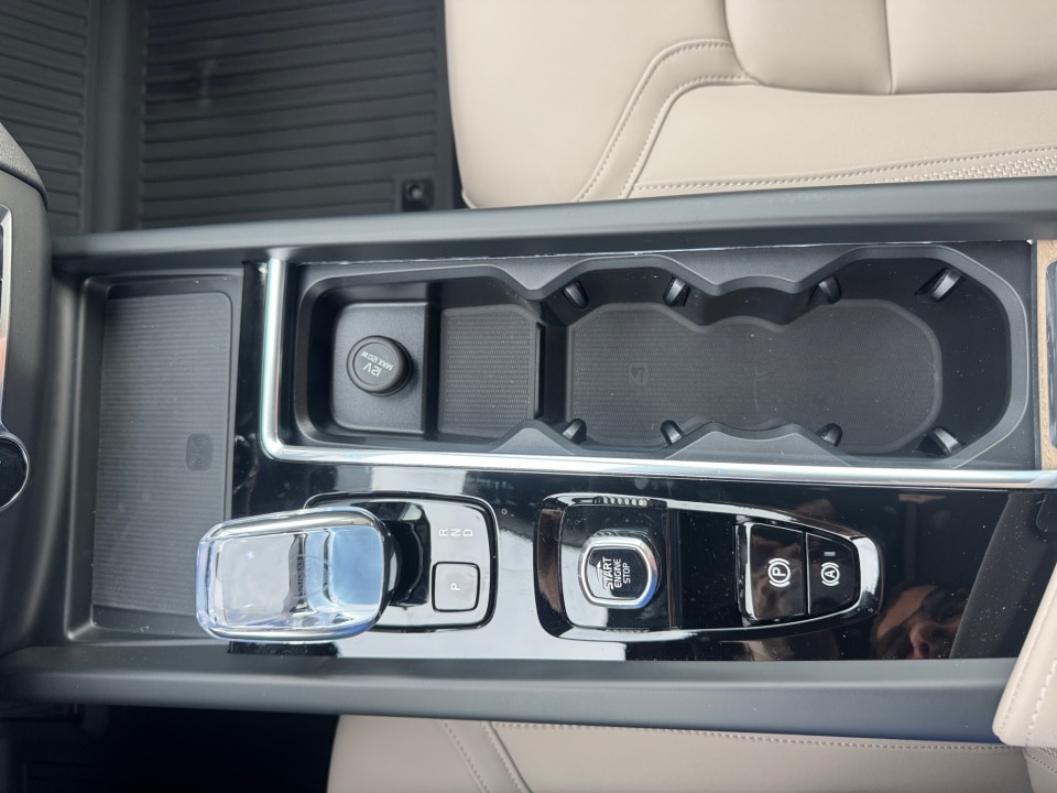 2026 Volvo XC60 Plus - Photo 20