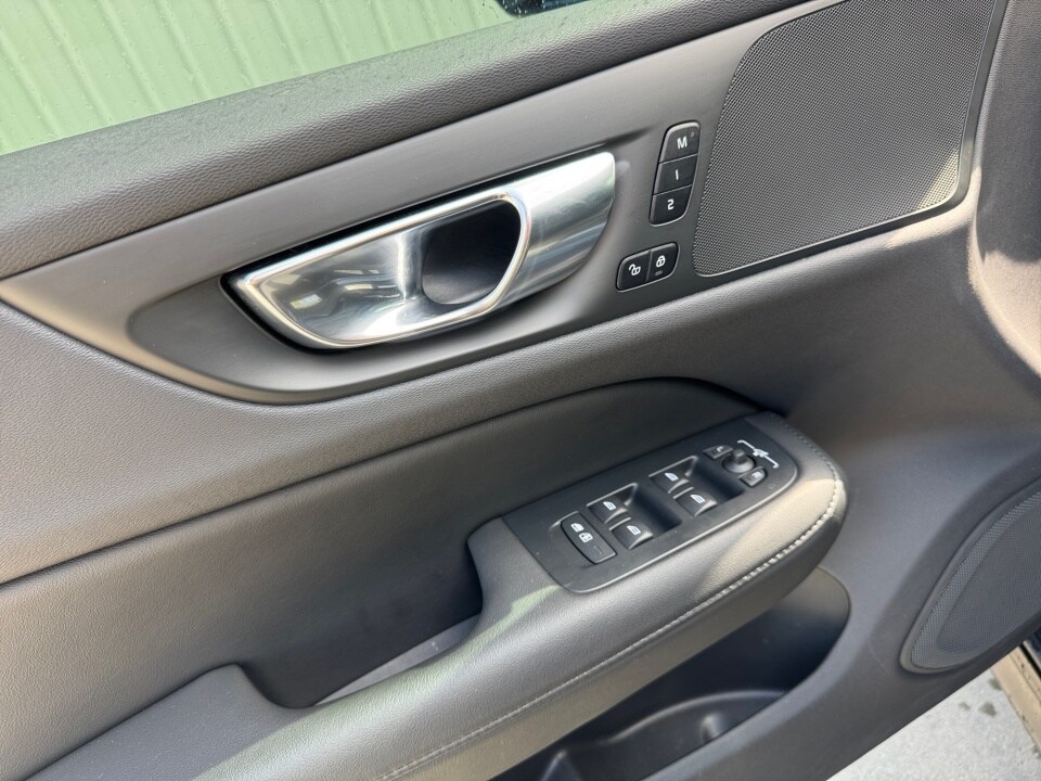 2025 Volvo V60 Cross Country Plus - Photo 32