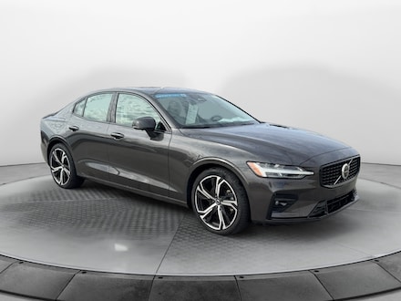 2024 Volvo S60 B5 Plus Dark Sedan