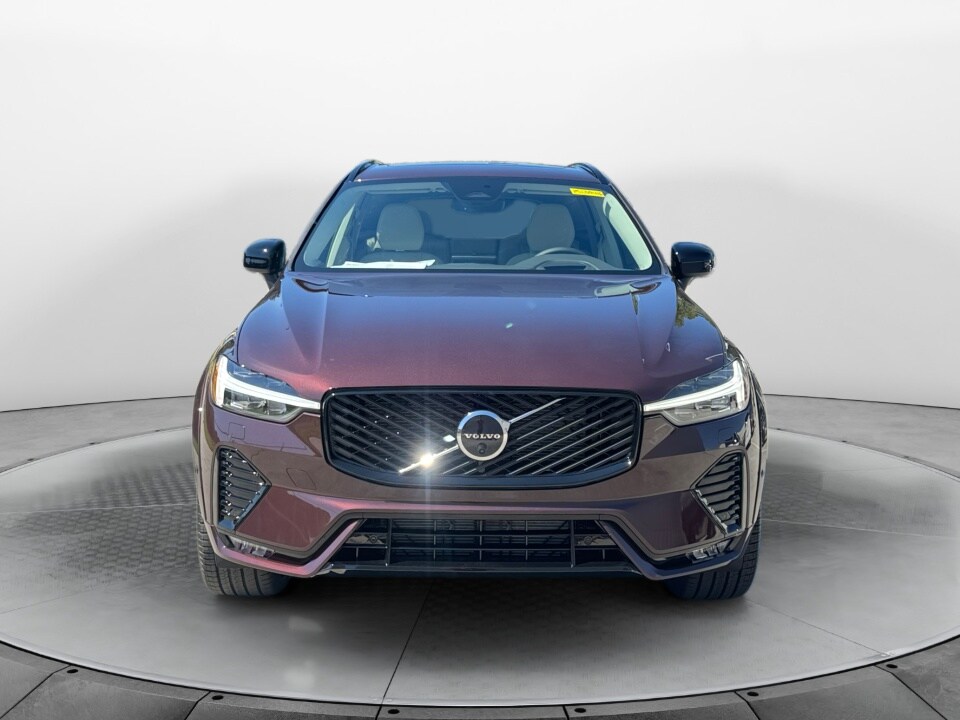 2026 Volvo XC60 B5 photo 2