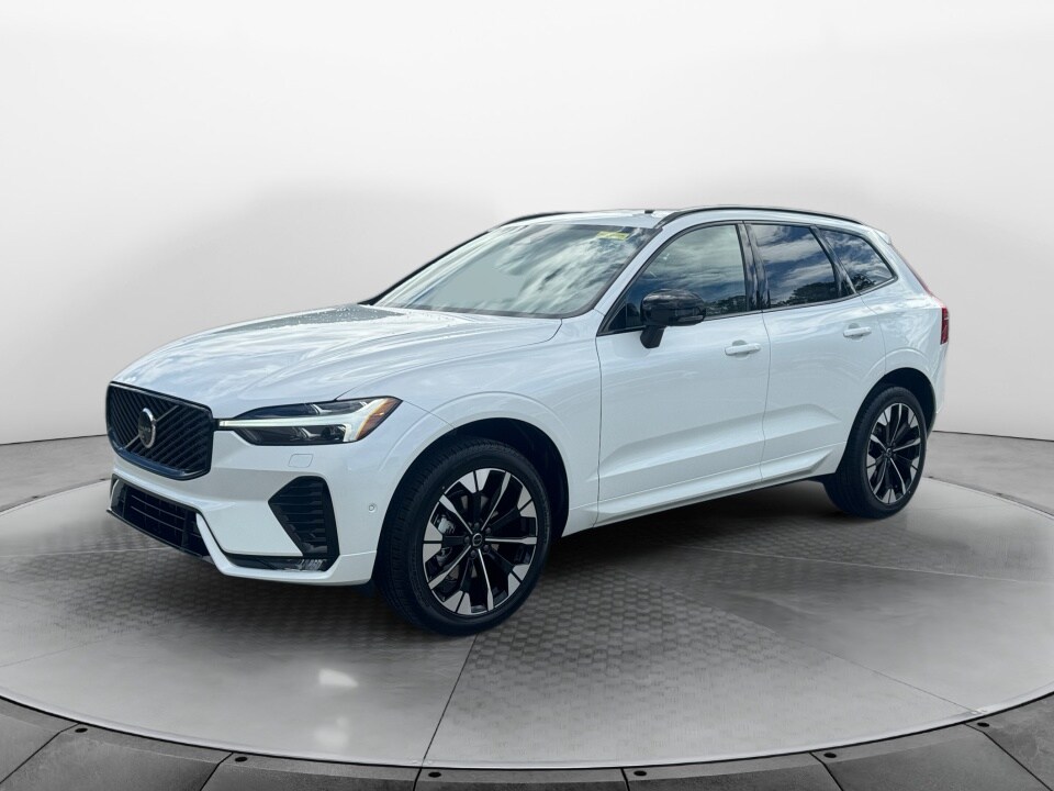 2026 Volvo XC60 B5 Plus photo 3