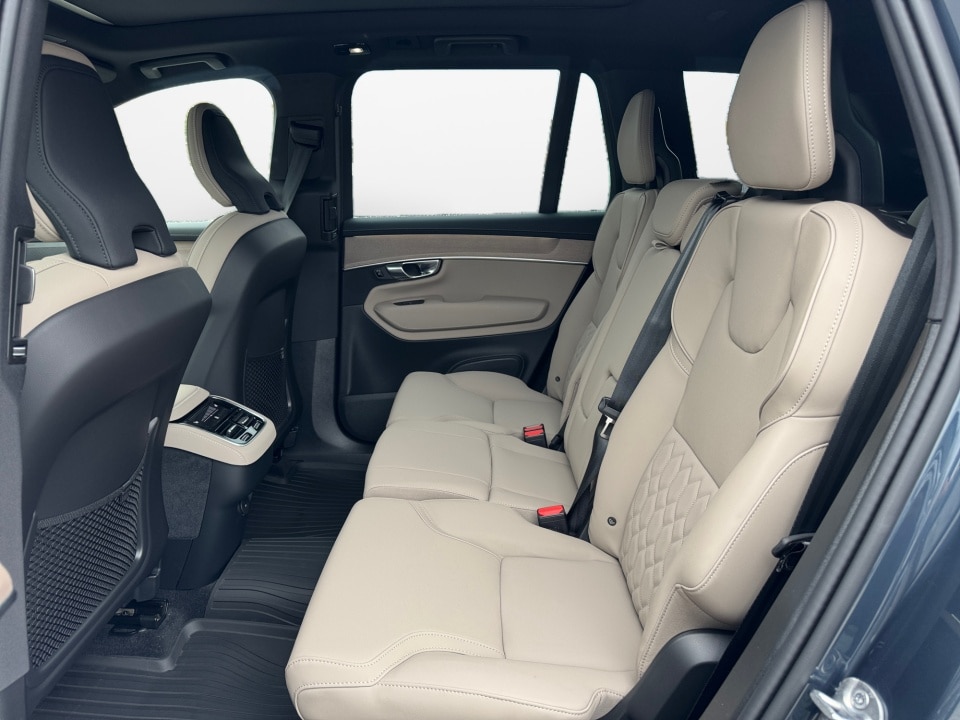 2026 Volvo XC90 Plus - Photo 13