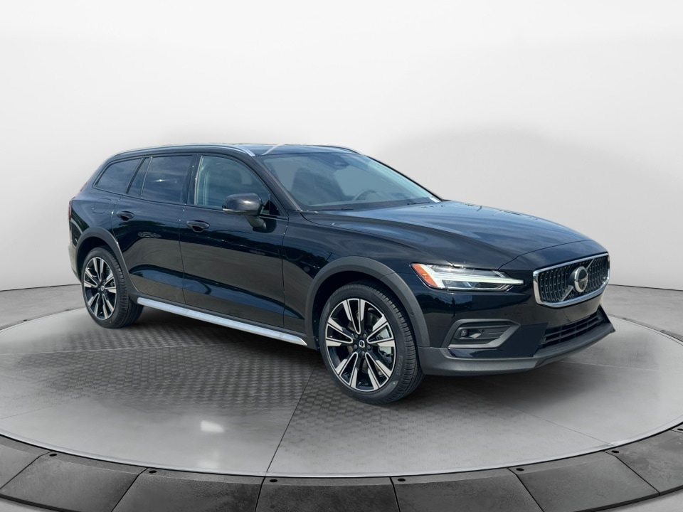 2026 Volvo V60 Cross Country B5 Ultra AWD's photo