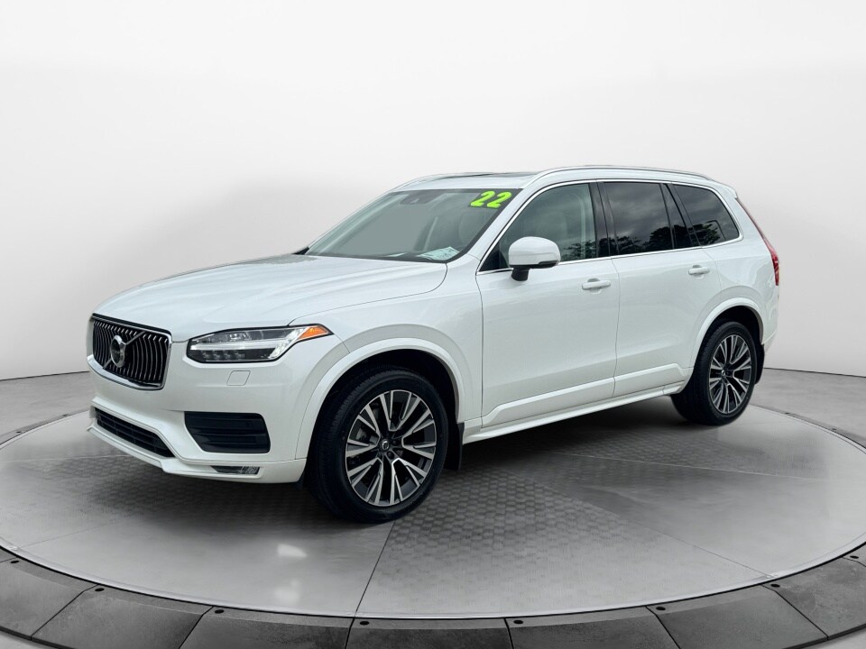 2022 Volvo XC90 T6 Momentum photo 2