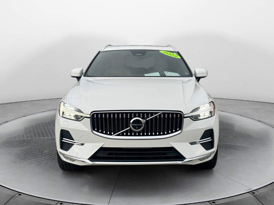 2023 Volvo XC60 B5 Ultimate photo 2