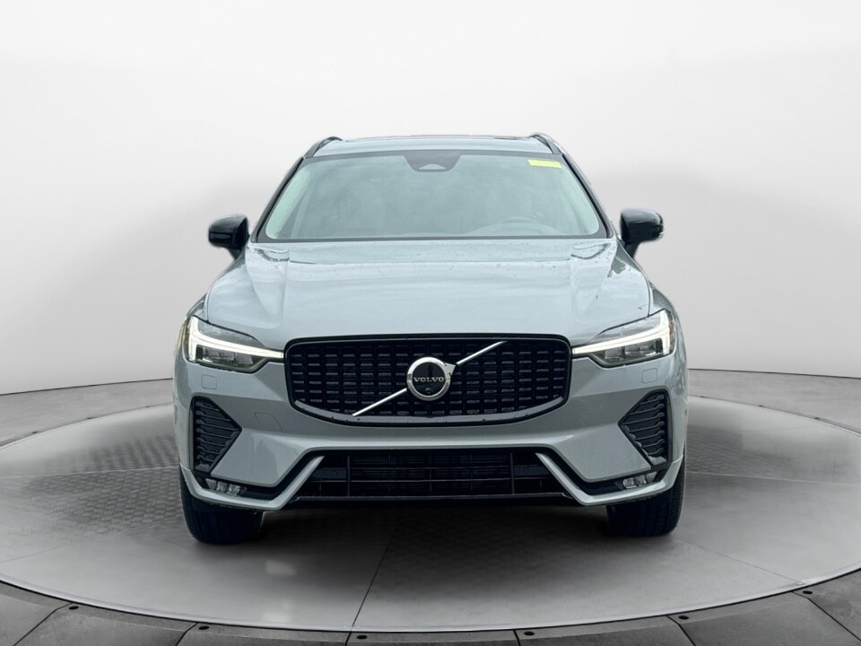 2025 Volvo XC60 B5 Plus photo 2