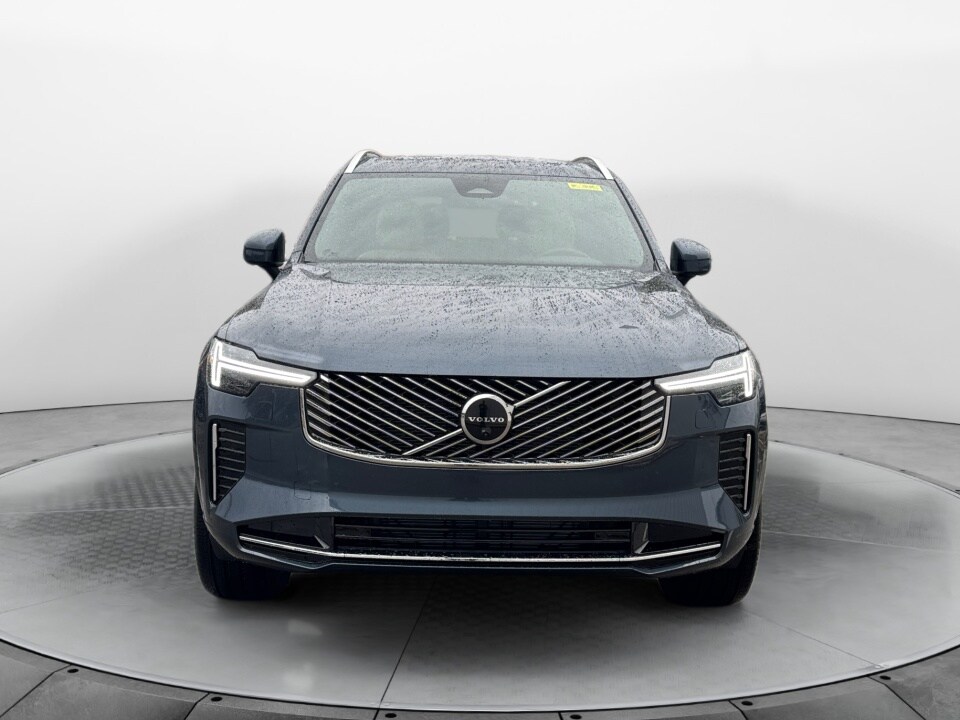 2026 Volvo XC90 Plus photo 2