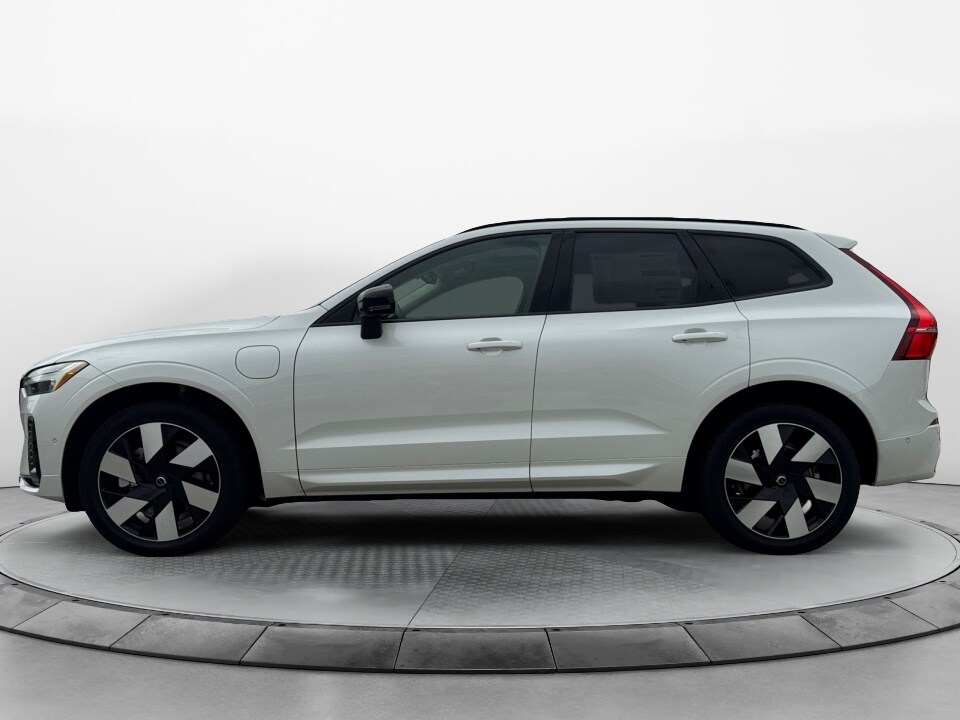 2025 Volvo XC60 Hybrid T8 Plus photo 4