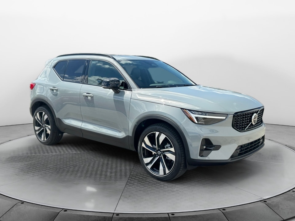 2026 Volvo XC40 B5 Ultra Dark AWD's photo
