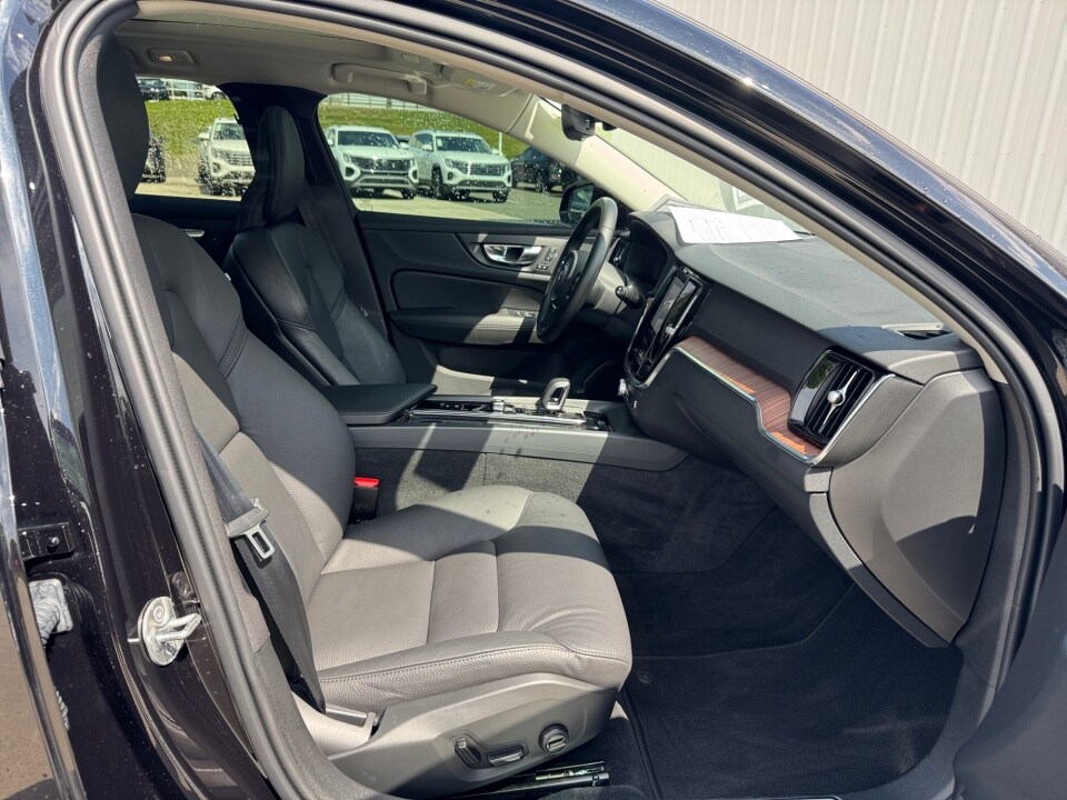 2025 Volvo V60 Cross Country Plus - Photo 28