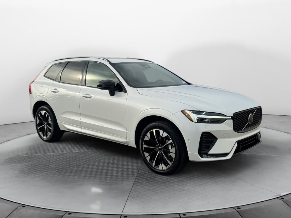 2026 Volvo XC60 Plus's photo