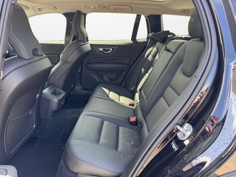 2025 Volvo V60 Cross Country Plus - Photo 13