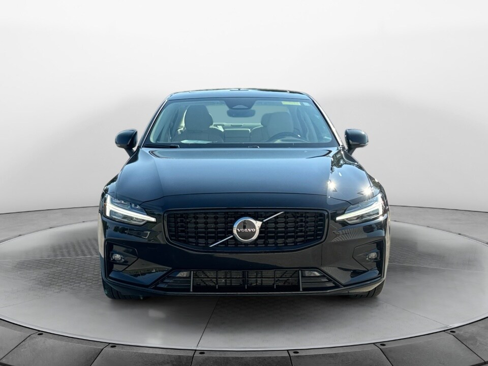 2024 Volvo S60 B5 Core photo 2